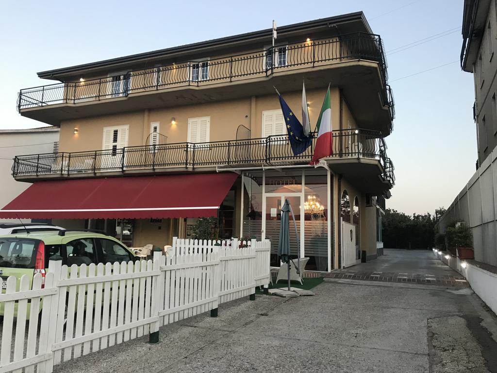 Hotel Ascot Caianello Dış mekan fotoğraf